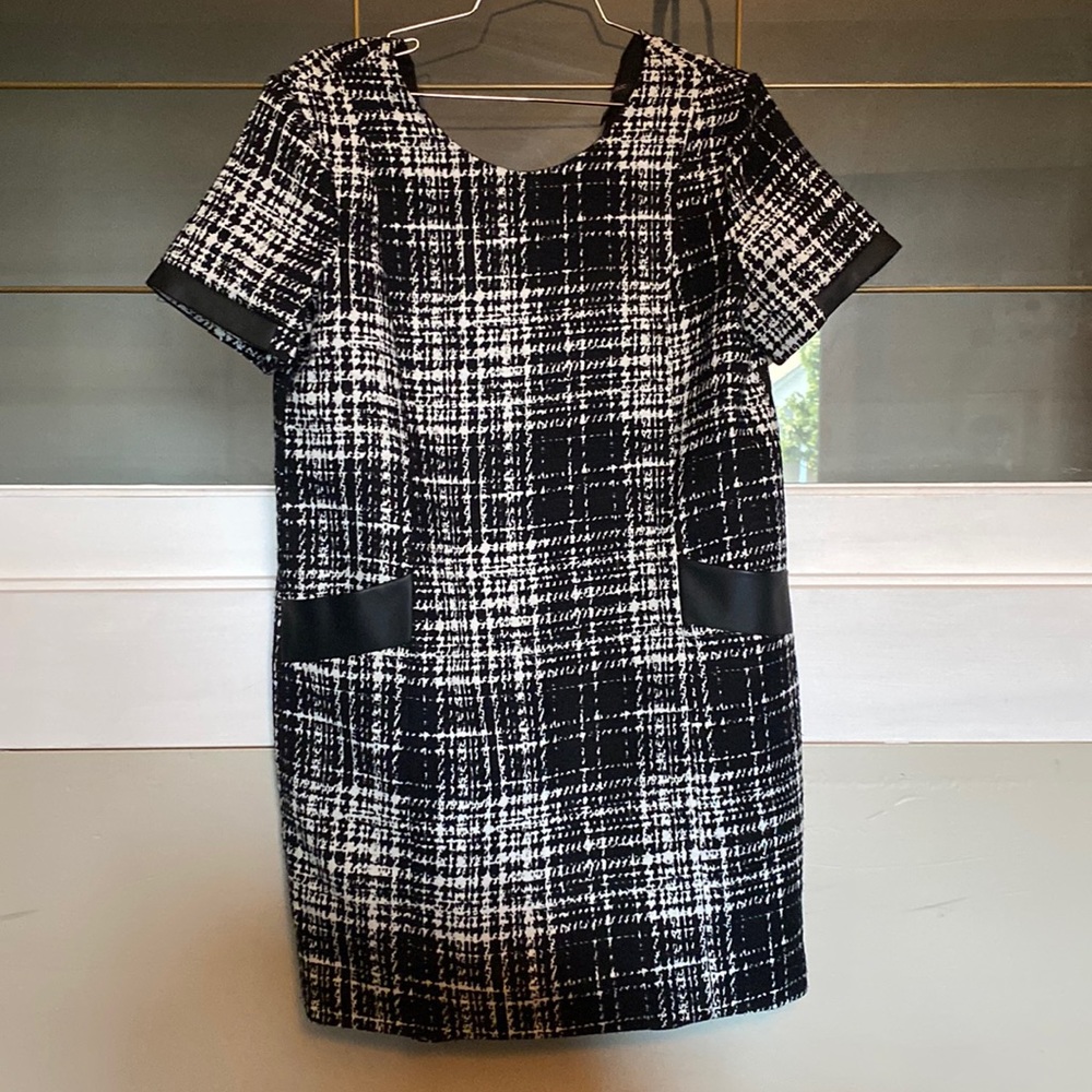 Banana Republic Black White Plaid Faux Leather Trim Short Sleeve Shift Dress 6
